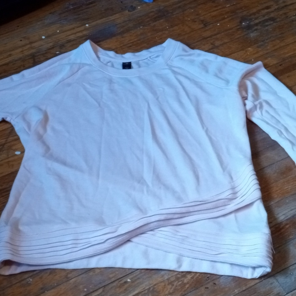 It's a medium long sleeve shirt